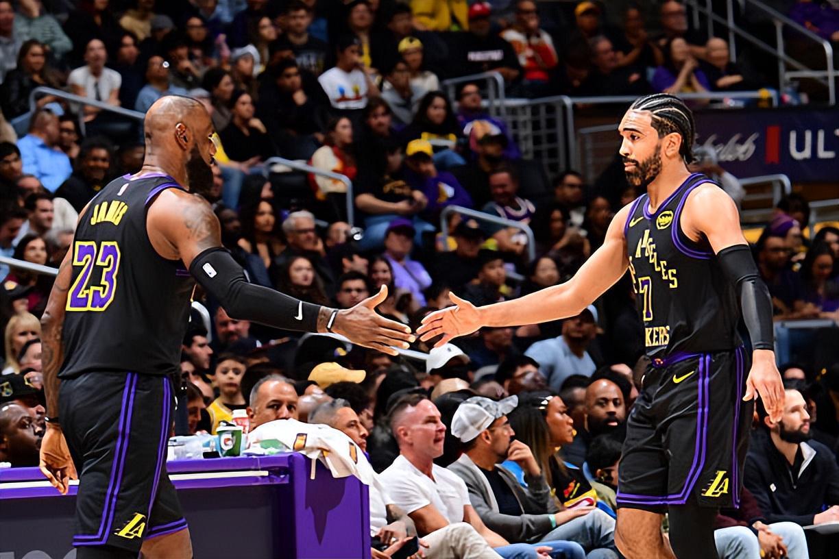 九游体育-比赛态度都开始消极起来了！湖人想要将他送走都有些不太容易？