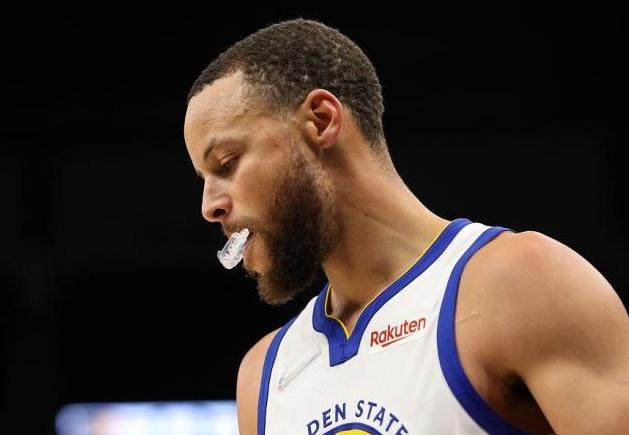 九游体育-防守端库里被连续爆破 勇士的至暗时刻还在继续