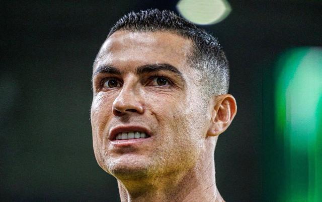 九游体育入口-罗马诺：C罗携家人离开沙特是假消息，他在胜利的训练基地疗伤