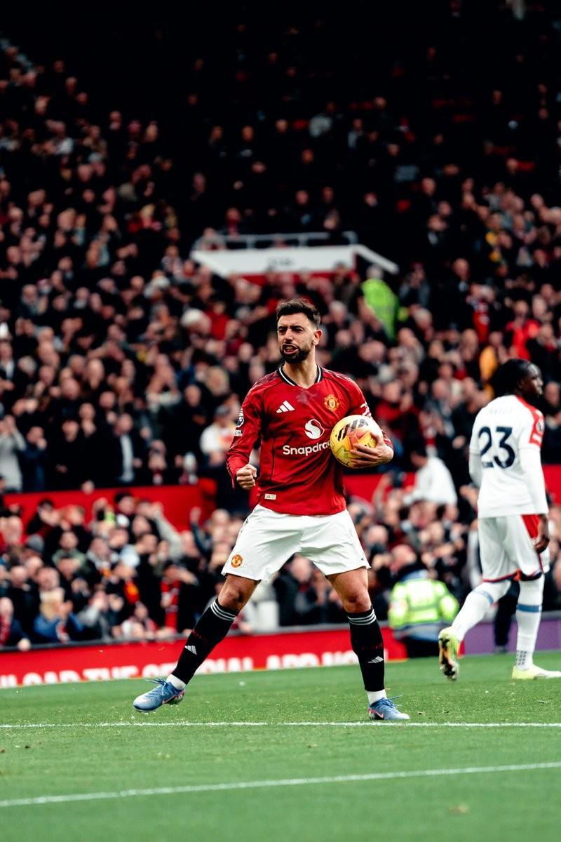 九游体育官网-英媒：曼联希望B费至少再留一年，内部人士认为他更倾向留队