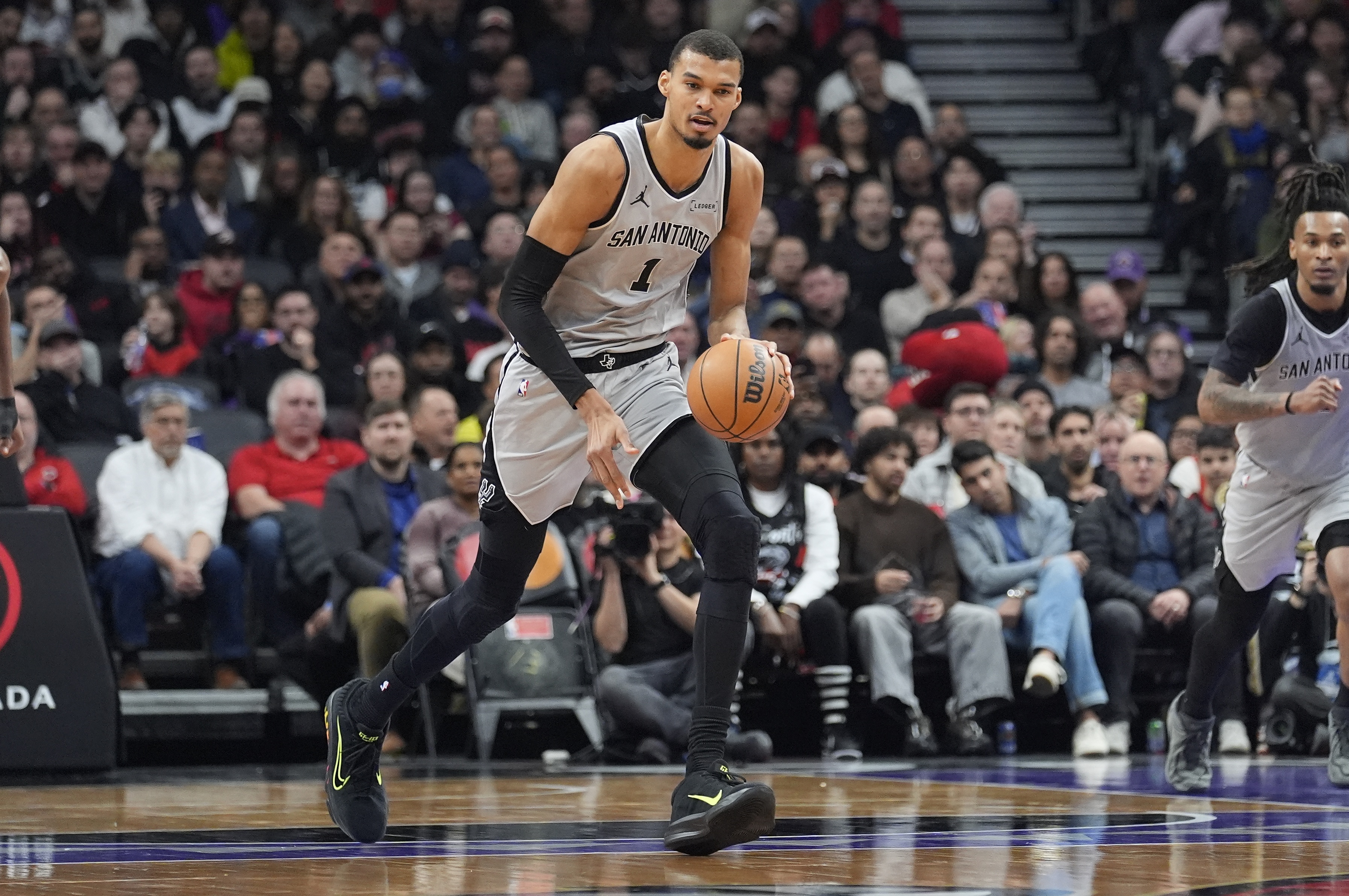 九游体育下载-文班：尼克斯不是球风粗野打得难看的队 但他们把我们节奏打乱了